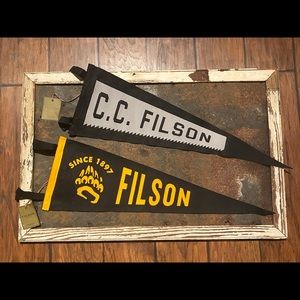 Filson pennant. Saw and beartooth